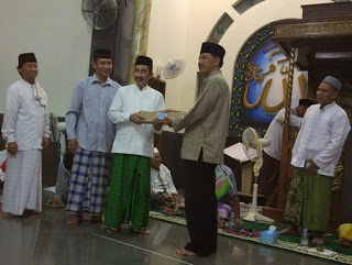 Lebih dari 3.000 E-KTP Diserahkan Usai Tarawih Bersama