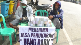 Jasa Penukaran Uang Baru Jelang Lebaran