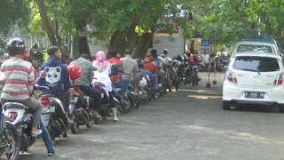 Jelang Cuti Bersama Lebaran Pemohon Perpanjangan STNK di Samsat Pati Membludak