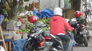 Trotoar di Pecinan untuk Berjualan Permanen