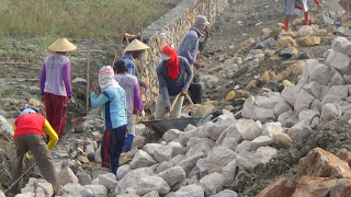 Meterial Batu untuk Talut Akses Jalan Cengkalsewu-Bulung Perlu Dicek Ulang