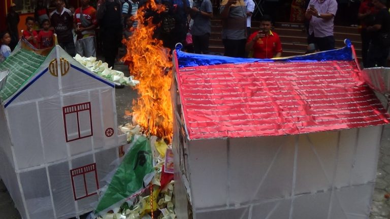 Papan Tempat Tinggal Berupa Rumah Susun untuk Para Arwah