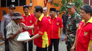 Firman Subagiyo Ikut Bansos dalam Ritual Sembayang Arwah