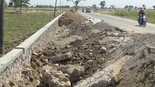 Sejumlah Titik Lokasi Talut di Ruas Jalan Cengkalsewu-Bareng Retak