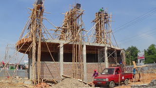 Proses Pembangunan Tugu Bandeng Raksasa Terus Berlanjut