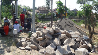 Pinggir Jalan untuk Membuang Sampah Kini Dibangun Taman