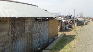 Mulai Bermunculan Warung-warung dengan Memanfaatkan Lokasi Bantaran Kali