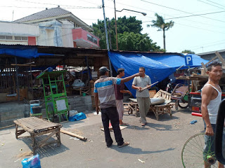 Puluhan Pedagang di Halaman Pasar Juwana Ditertibkan