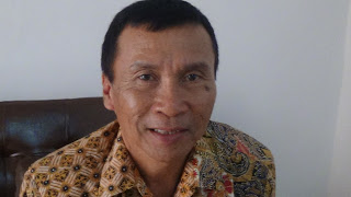 H Adjie Sudarmadji; Mengubah Desa Menjadi Kelurahan Sebuah Jalan Tengah
