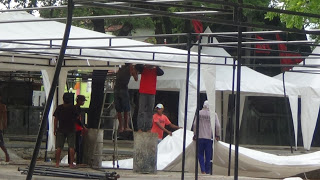Diterpa Hujan Semalam Banyak Tenda di Lokasi Penataan PKL Bagian Tiang Melesak