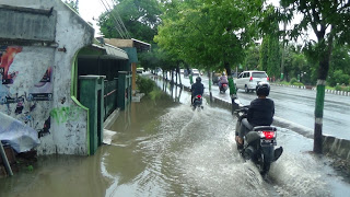 Kondisi Ruas Jalur Lambat di Pati Bila Turun Hujan