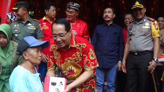 Penyambung Kebersamaan  dalam Bingkai ”Kue Budaya” Imlek