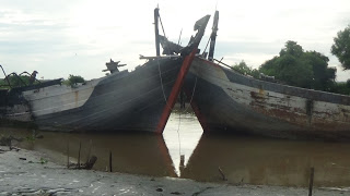 Kesemrawutan Juwana Tidak Hanya di Jalan, Alur Kali tak Jauh Berbeda