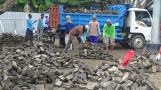 Tahap Awal Revitalisasi dengan Membongkar Paving Block