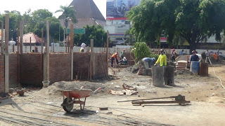 Pot Besar di Alun-alun Seharusnya Cor Beton