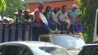 Menunggu Kepatuhan Sopir Truk Tidak Masuk Kota