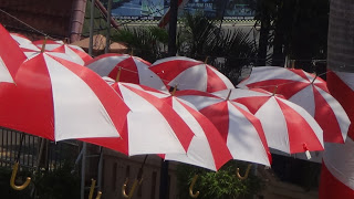 Jika Hiasan Payung Merah Putih Ini Dipasang di Jalan Raya