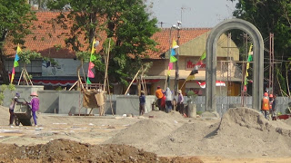 Tanam Rumput Tunggu Penyaluran Tambah Daya Listrik