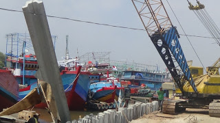 Pemasangan ”Sheet Pile” Menyita Waktu Tersendiri