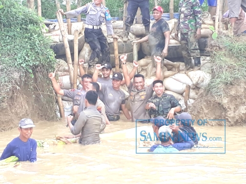 Dengan Semangat Gotong Royong, Kapolres Pati Pimpin Langsung Perbaikan Tanggul Sungai yang Jebol