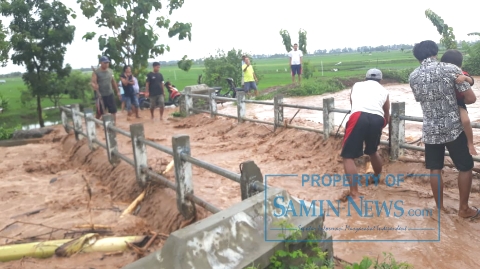 Tanggul Sungai Tunjungrejo Jebol, Luapan Air Menggenangi Pemukiman Warga