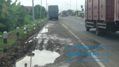 Bahu Jalan yang Digunakan Parkir Truk Pasti Rusak