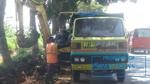 Persiapan Pekerjaan Pembuatan Tanggul Penahan Limpasan Air Alur Kali Simo