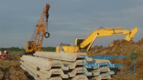 Alat Berat Pemancang Sheet Pile Sudah Siap di Lokasi Proyek Tambat Kapal