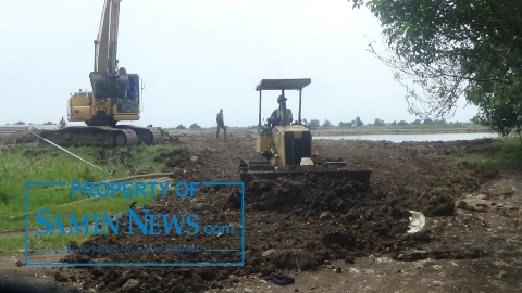 Penyambungan Sheet Pile ke Pulau Seprapat Didahulukan