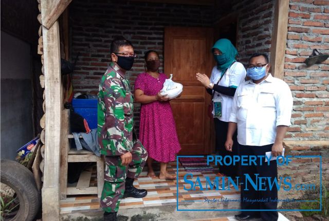 RS KSH Bagikan Paket Sembako di Desa Sukoharjo