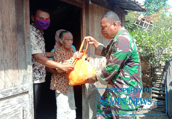 Koramil Jaken Distribusikan Paket Sembako Kepada Masyarakat