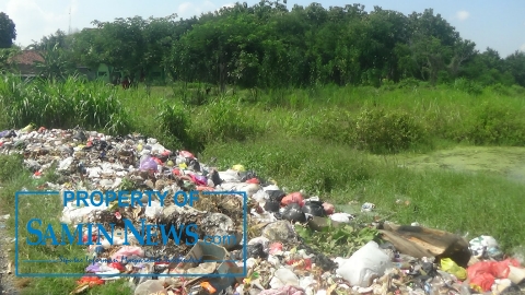 Sampah Tak Jauh dari Sekolah