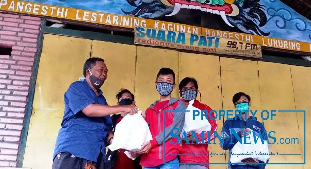 Seniman Nonjob dari SKM Pati Dapat Bantuan Sembako