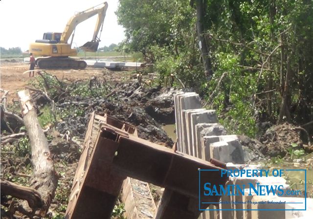 Sehari Terpasang 13 Batang Sheet Pile