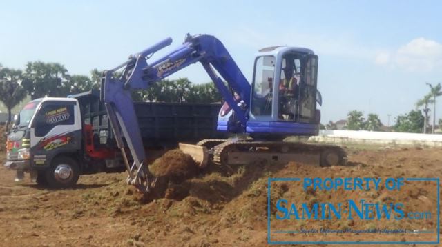 Pembangunan Lapangan Rumput Stadion Joyo Kusumo Dimulai