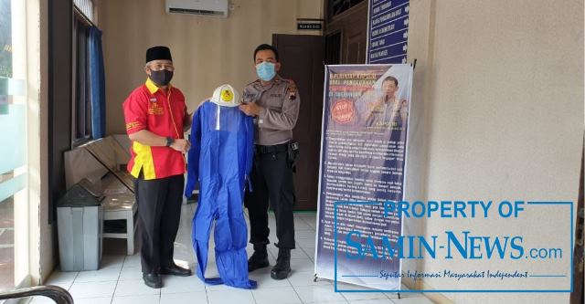 Lagi  Gusdurian Pati Serahkan Bantuan Sepuluh Stel APD