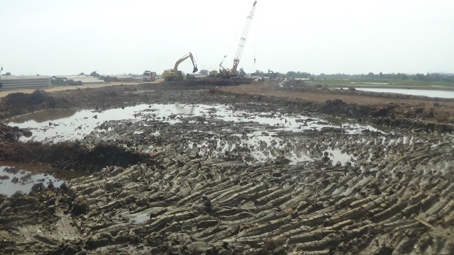 Mulai Dilakukan Penggantian Tanah Uruk di Lingkungan Kolam Tambat Kapal