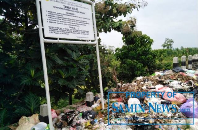 Gundukan Sampah yang Dibiarkan Semakin Meninggi