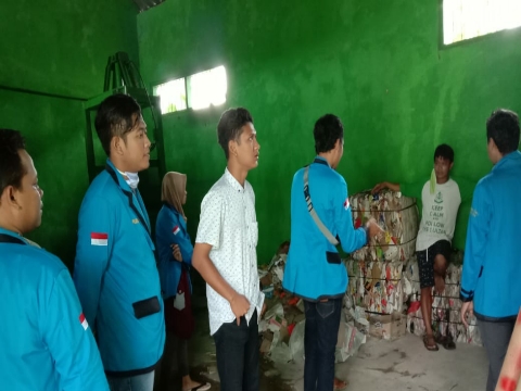 Karang Taruna Desa Ngurensiti Kelola Bank Sampah