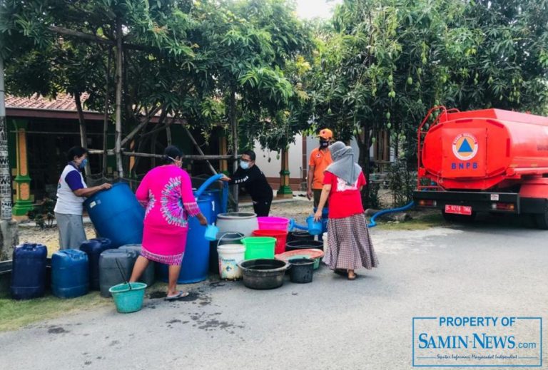 BPBD Pati Droping Air Bersih di Desa Pantirejo