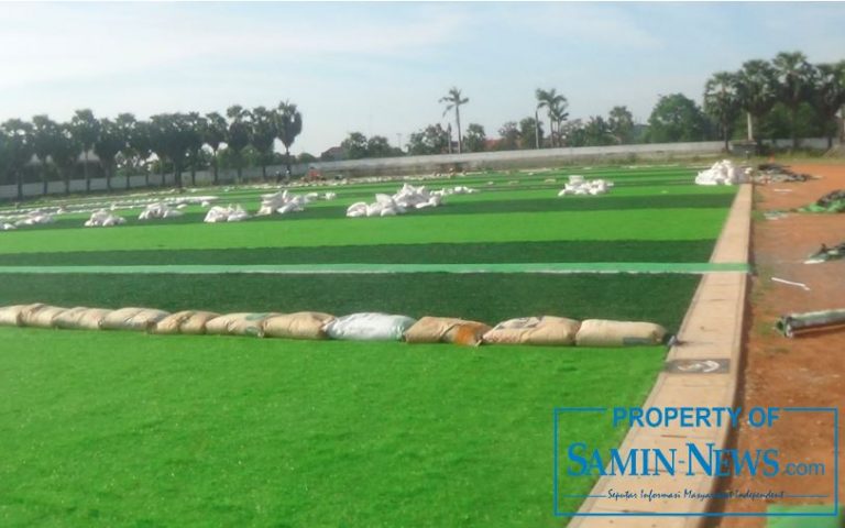 Rekanan Sediakan Lebih Rumput Sintetis untuk Lapangan Stadion Joyokusumo