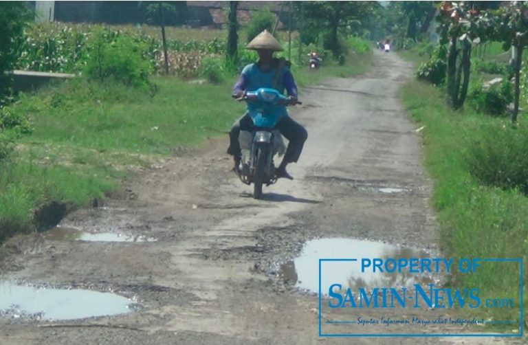 Jalan Alternatif Menuju Objek Wisata Gua Pancur yang Belum Juga Tersentuh Perbaikan