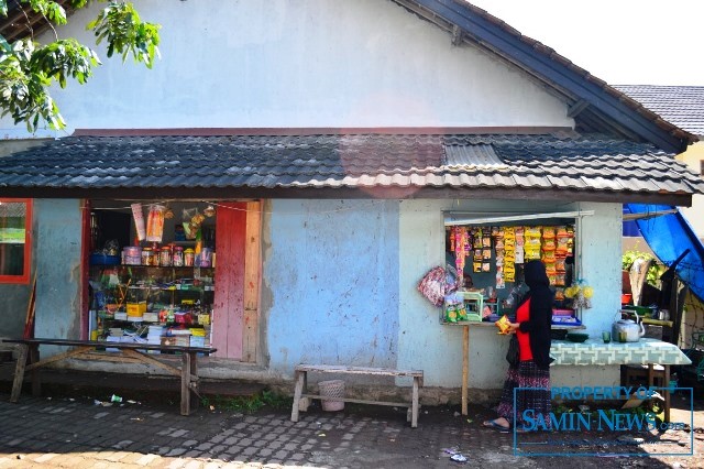 Ilustrasi : Warung di dekat pondok pesantren.