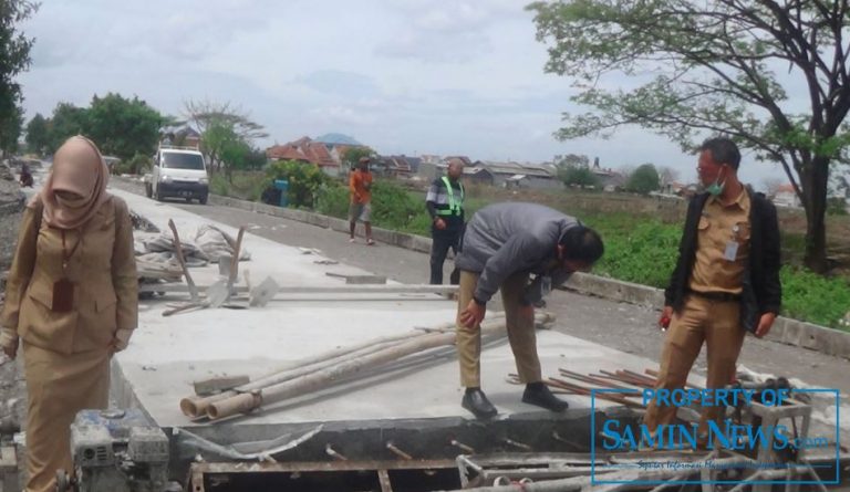 Saat Pelaksanaan Pekerjaan Rigid Beton di Ujung Jembatan Bajomulyo Nanti  Memunculkan Hal Krusial