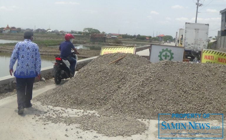 Rekanan Belum Sempat Menata Ujung Jalan dan Jembatan ke Pulau Seprapat