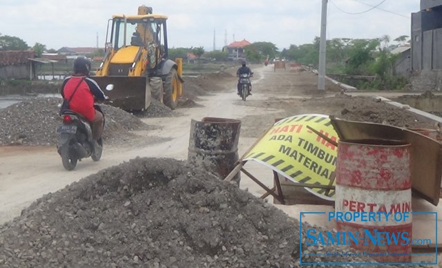 Pelaksanaan Pekerjaan Rigid Beton Bajomulyo 100 Persen