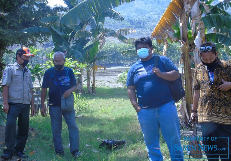 Samin News Beri Penghargaan Kepada ”Burial Team” Covid-19 Pati