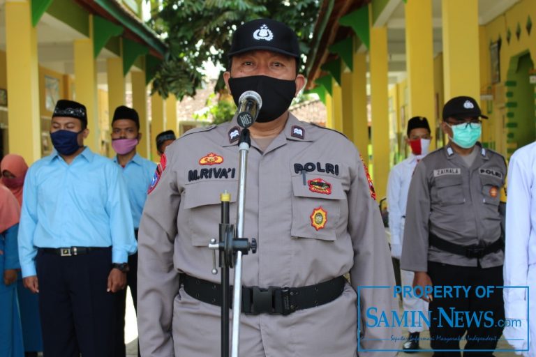 Aiptu Moch Riva’i SH; Irup Peringatan Hari Pahlawan di SMP IT Insan Mulia Abu Bakar