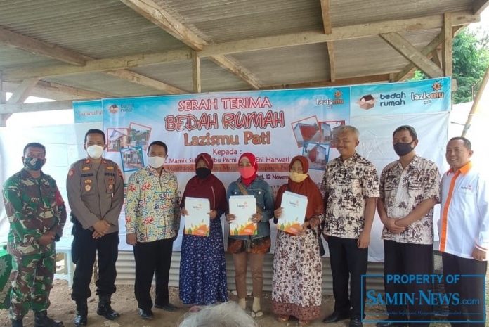 Saat peresmian secara simbolis sekaligus penyerahan kepada penerima bantuan.