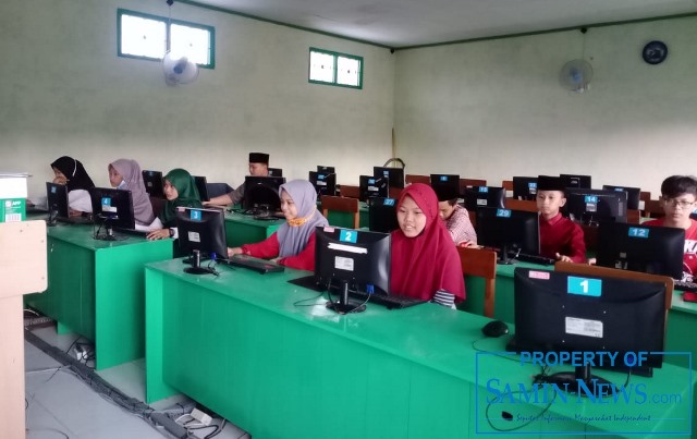 Guru dan Siswa MTs Tarbiyatul Banin Ukir Prestasi Sebagai Kado HGN